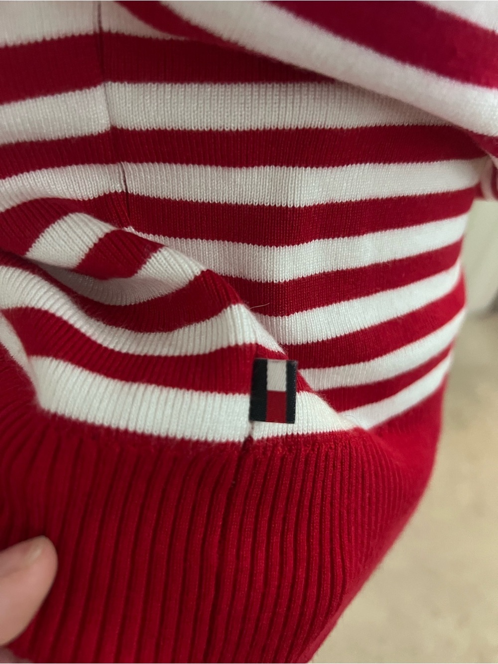 Tommy Hilfiger Off Shoulder Sweater Top Women’s Medium Red White Striped Knit - Picture 6 of 7